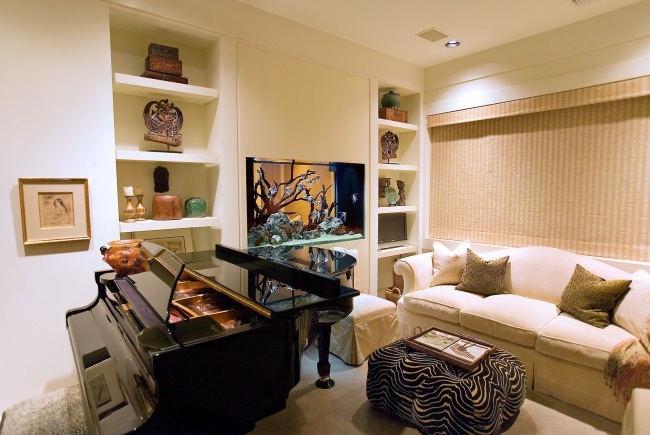 Aquarium ideen design wohnzimmer klavier elfenbein farbe.jpg