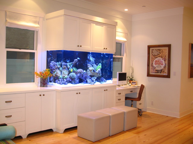 Aquarium ideen home office design blaue lampen weisse schraenke.jpg