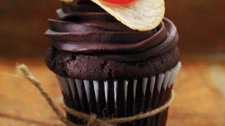 Cowboy cupcakes....topped with a pringle gumdrop twizzler string....adorable.jpg