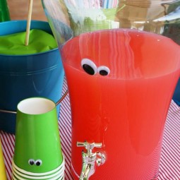 Monsterparty kindergeburtstag trinken farbige limonade wackelaugen.jpg