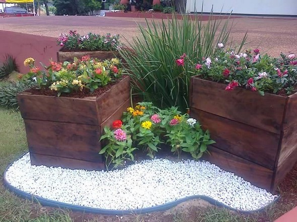 Garden planters with pallets.jpg