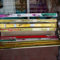 Upcycled skis bench.jpg