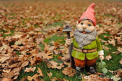 Autumn garden gnome 19939235.jpg