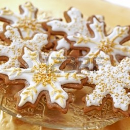 16664095 snowflake gingerbread cookies decorated with icing gold and pearls.jpg