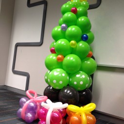 Balloon christmas tree 1.jpg
