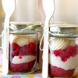 Cupcakes in a jar cakies.jpg