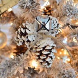 Gallery 1476668044 jingle bell diy pine cone christmas tree ornament craft.jpg