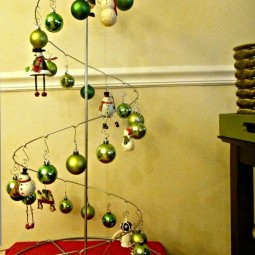 Weihnachtsbaum kuenstlich kuenstlicher weihnachtsbaum test durch wand wandsticker spirale.jpg