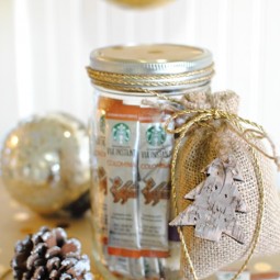 Coffee lovers gift in a mason jar.jpg