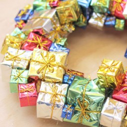 Diy gift box christmas wreath1.jpg