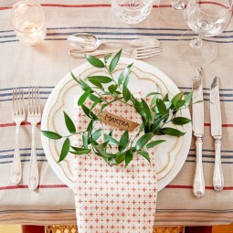 Gallery 1449263293 holiday table setting 1.jpg