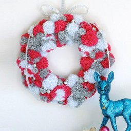 Holiday pompom wreath1 kopia.jpg