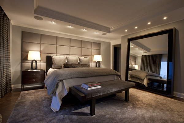 Modern master bedroom with king size bed.jpg