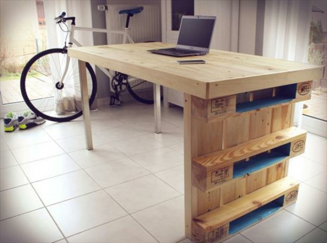 Schreibtisch selbst bauen interessanter computertisch aus holz.jpg