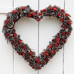 Red berry heart wreath 2.jpg