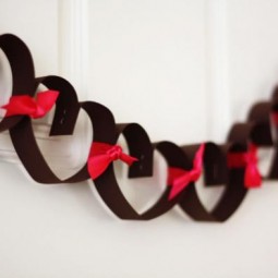 2013 01 11_allan_valentines day decorations paper hearts chain.jpg