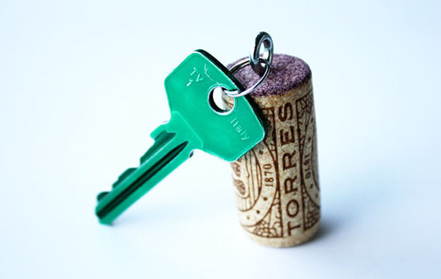 Diy wine cork keychain.jpg