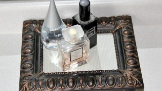 Upcycle a broken picture frame into vanity tray.jpg