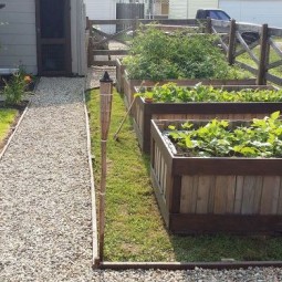 Use pallets to make raised garden beds.jpg