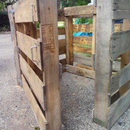 Compost bin made from wood pallets.jpg