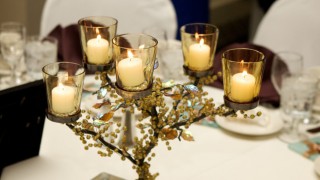 Romantic table decor with gold autumn floral centerpieces with small clear glass candle lanterns 970x644.jpg