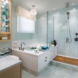Badezimmer dusche badewanne hellblau praktische einrichtung.jpg