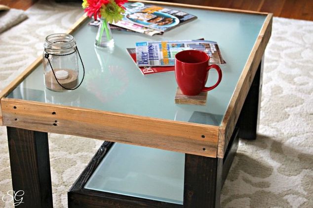 Easy pallet and glass coffee table diy painted furniture pallet.jpg