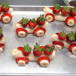 Kindergeburtstag essen idee wagen bananen erdbeeren kreativ.jpg