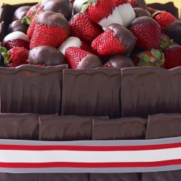 Rich chocolate and strawberry cake 63046 1.jpg