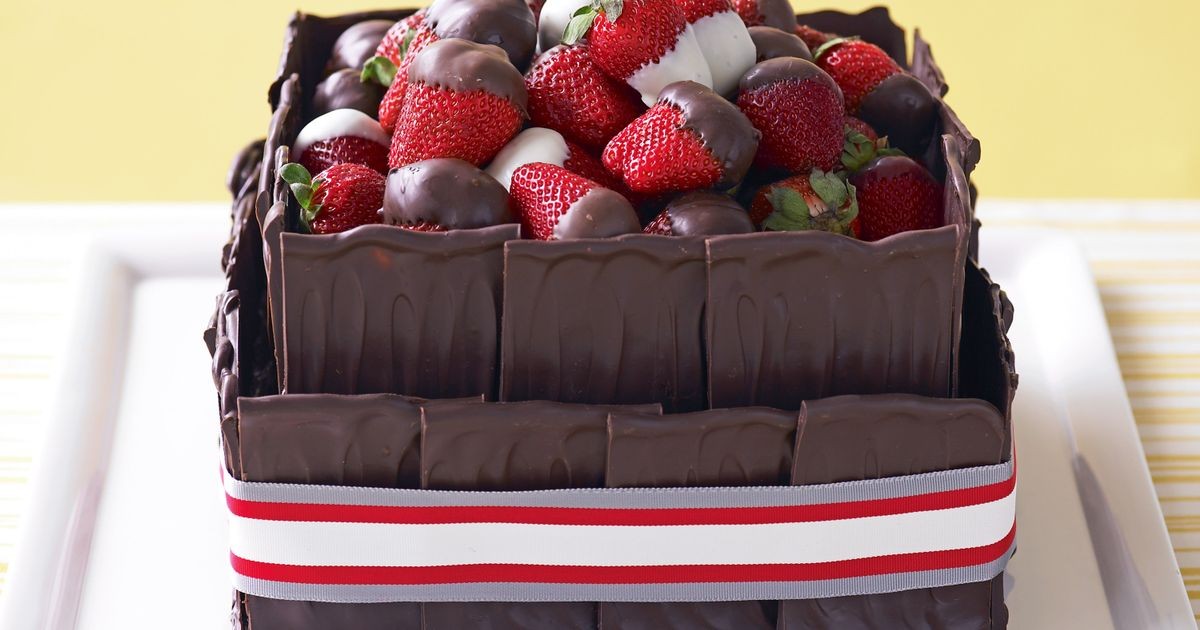 Rich chocolate and strawberry cake 63046 1.jpg