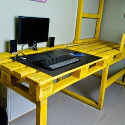 Schreibtisch selber bauen paletten gelb lackiert computer.jpg