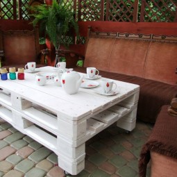 Stacked pallet white coffee table.jpg