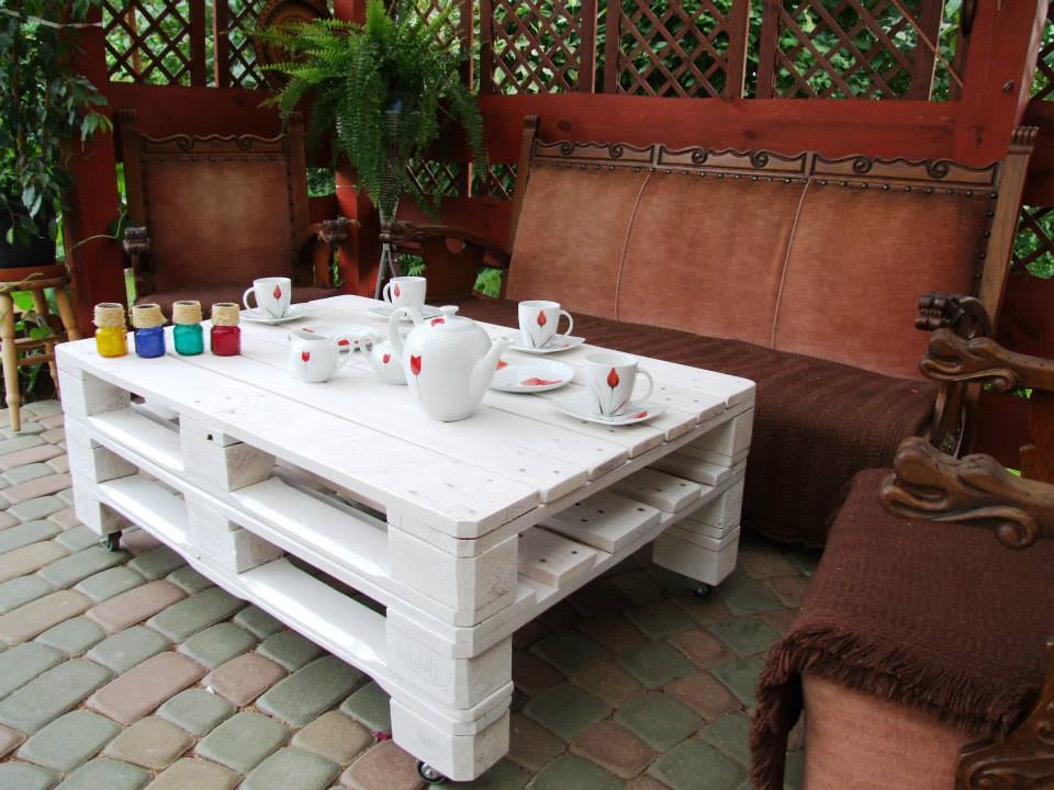 Stacked pallet white coffee table.jpg