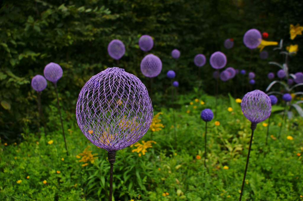 Create these wonderful garden decorations with chicken wire and spray paint.jpg