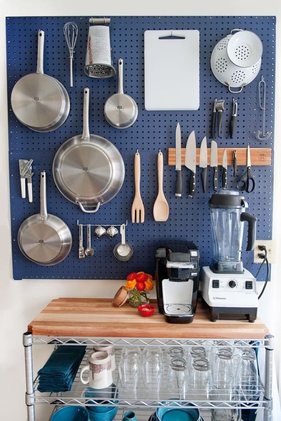 Emphasize small spaces with kitchen wall storage ideas homesthetics 13.jpg