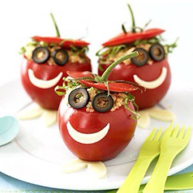 Kreative party essen idee und interessante vorspeise mit tomaten.jpg
