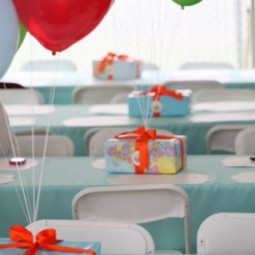 14 boxes with balloons attached create a centerpiece which doesnt take much space.jpg