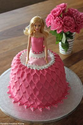 A0724e117ce892885e7be2b2c241df11 barbie torte doll cakes.jpg