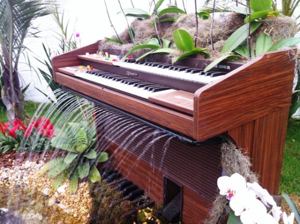 Old piano turned into outdoor fountain2.jpg