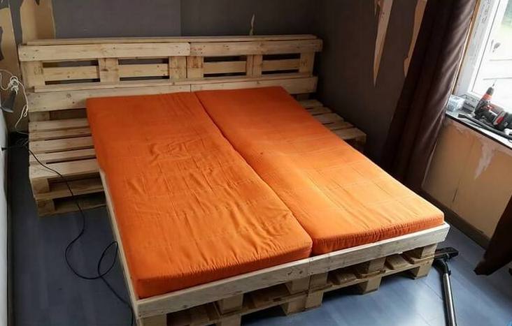 Wood pallet bed frame with headboard.jpg