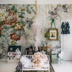 09 vintage inspired floral wallpaper for a little girls room.jpg