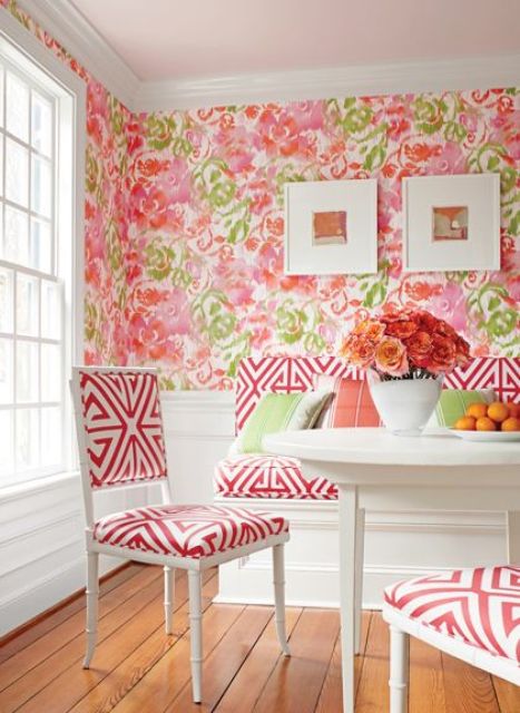 12 bold pink and green floral wallpaper to make the dining space more romantic.jpg