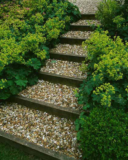25 lovely diy garden pathway ideas 04.jpg