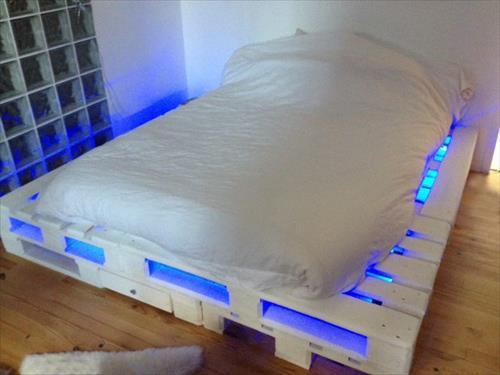 Best pallet bed with lights for your room.jpg