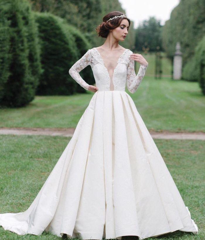 Elegantly modern designer wedding dresses 673 int.jpg