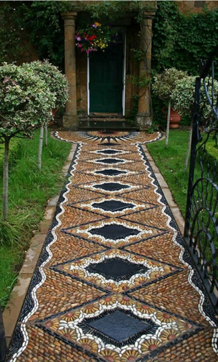 Gartenwege kieselsteinen mosaik rautenmuster schwarz braun.jpg