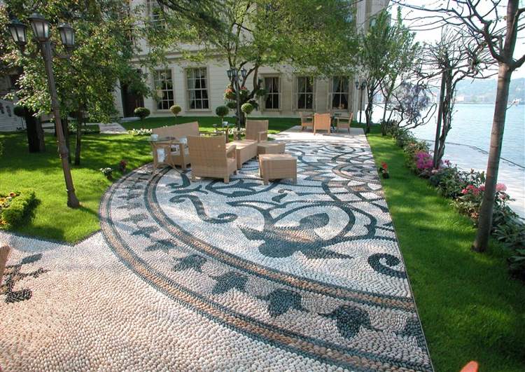 Kieselstein mosaik patio elegant terrasse tulpen motive.jpg