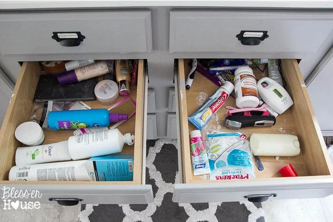 Organization makeup drawer before.png