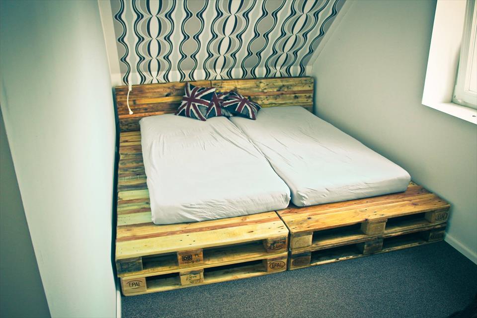 Pallet platform bed ideas.jpg