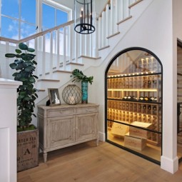 Wein lagern treppe bereich glas fenster tur beleuchtung.jpg